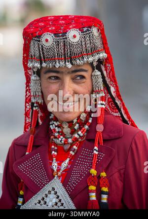 Portrait d'une femme tadjike, région autonome ouïghoure du Xinjiang, Tashkurgan, Chine Banque D'Images