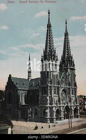 Carte postale vintage timbrée 1911 de l'église néo-gothique de Saint-Nicolas à Kiev, Ukraine. Banque D'Images