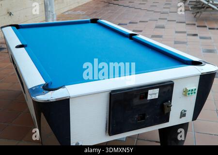 table de billard extérieure à pièces dans un hôtel à maspalomas gran canaria, îles canaries, espagne Banque D'Images