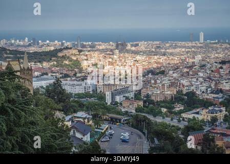 Barcelone, Espagne - 27 mai 2015 : vue aérienne depuis la colline Tibidabo à Barcelone Banque D'Images