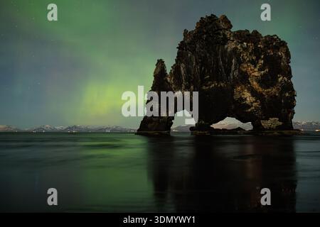 Hvitserkur dans le nord de l'Islande, un monument emblématique Banque D'Images