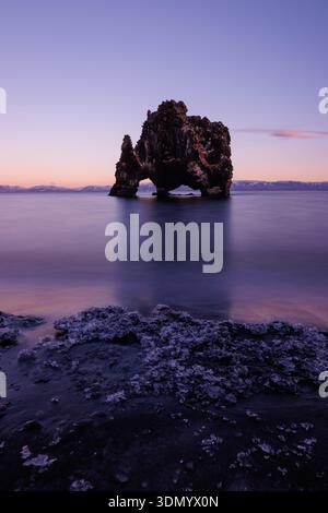 Hvitserkur dans le nord de l'Islande, un monument emblématique Banque D'Images