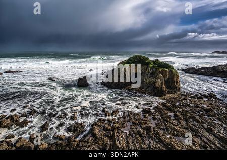 Paysages côtiers à Tapia de Casariego, Asturies, Espagne. Février 2024 Banque D'Images