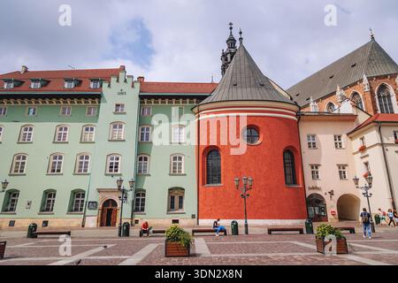 Cracovie, Pologne - 24 août 2022 : couvent des Jésuites et église Sainte-Barbara dans la vieille ville, partie historique de Cracovie Banque D'Images