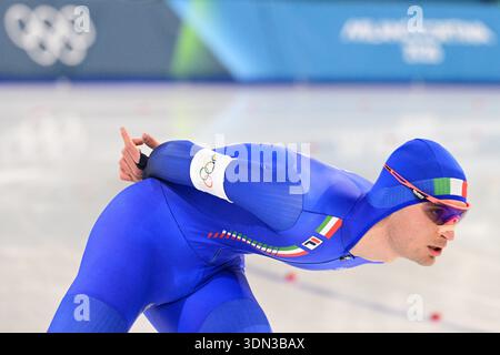Milan, Italie. 08th Feb, 2026. XXV Jeux Olympiques d'hiver, patinage de vitesse - hommes, 5000m, 8 février, Milan. Riccardo Lorello d'Italie participe à la course. Crédit : Michal Kamaryt/CTK photo/Alamy Live News Banque D'Images