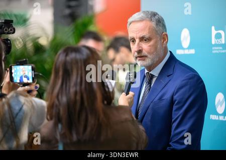 Roberto Foresti, Directeur général adjoint de Fiera Milano, à Host Milano 2025. Diriger le salon mondial de l'hôtellerie et HoReCa à Milan, Italie. Banque D'Images