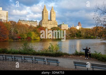 Le San Remo est un immeuble coopératif situé aux 145 et 146 Central Park West, entre les 74e et 75e rues, adjacent à Central Park sur l'Uppe Banque D'Images