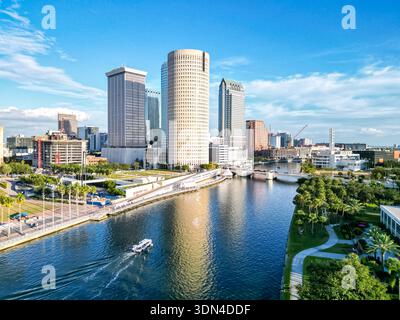 Horizon de Tampa vue aérienne photographie ville avec gratte-ciel et rivière Hillsborough dans le centre-ville de Tampa, États-Unis Banque D'Images