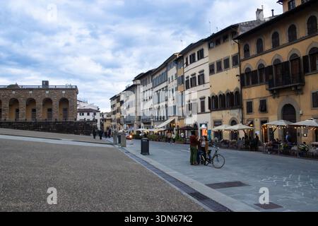 Rue en face du Palais Pitti ( Palazzo Pitti) à Florence, Italie Banque D'Images