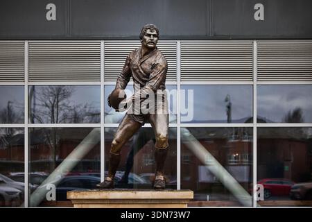 Statue de John Holmes par le sculpteur Steve Winterburn au stade Headingley de Leeds, domicile des Rhinos de Leeds Banque D'Images