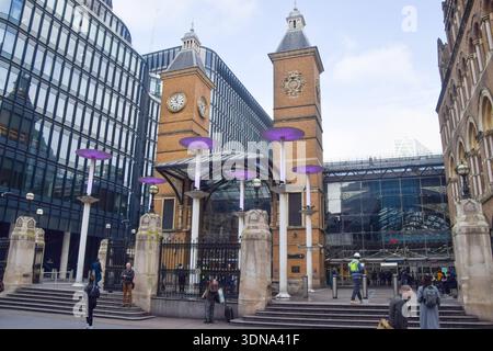Londres, Royaume-Uni. 9 février 2026. Vue extérieure de la gare de Liverpool Street. Crédit : Vuk Valcic/Alamy Banque D'Images