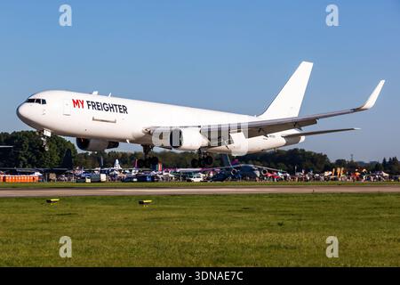 Mon cargo Boeing 767-300F enregistrement UK-67020 atterrissage à l'aéroport d'Ostrava Leoš Janáček (OSR / LKMT), République tchèque, 2025 Banque D'Images