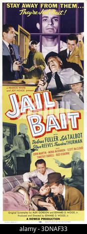 Cette affiche de film criminel américain vintage (encart) pour le film de Edward D. Wood Jr'1954 'Jail Bait' présente un montage dramatique de scènes passionnantes avec les acteurs principaux Dolores Fuller, Lyle Talbot, Steve Reeves et Theodora Thurman. L'affiche met en valeur le récit gravissime du film avec des images de personnages mêlés dans le crime, l'emprisonnement et les confrontations dramatiques. Le slogan 'RESTEZ LOIN D'EUX... Ce sont des appâts de prison ! » donne un ton sévère et prudent. Banque D'Images