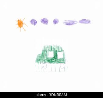 Dessin d'enfants avec une voiture, soleil et nuages dessinés avec des crayons. Banque D'Images