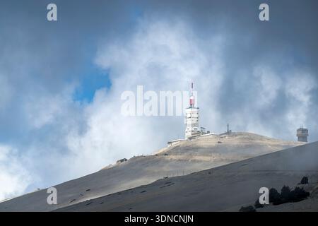 France, Vaucluse, Parc naturel régional du Mont Ventoux, Bedoin, la station météo au sommet du Mont Ventoux (1910m) Banque D'Images