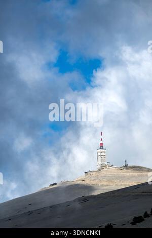 France, Vaucluse, Parc naturel régional du Mont Ventoux, Bedoin, la station météo au sommet du Mont Ventoux (1910m) Banque D'Images