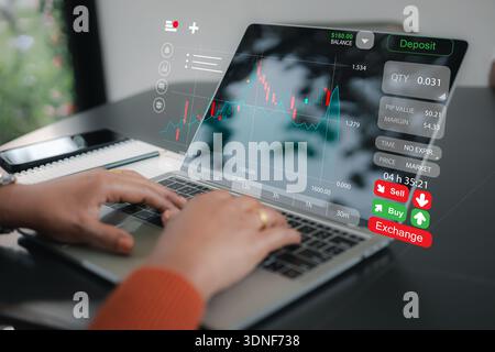 Gros plan des mains de femme d'affaires à l'aide d'un ordinateur portable avec graphique numérique de trading de marché boursier et icônes d'échange d'investissement financier, analyse forex et mone Banque D'Images