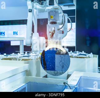 Machine d'intelligence artificielle à l'usine de fabrication industrielle de plaquettes de silicium et de microcircuits, application de contrôle de système d'automatisation sur autom Banque D'Images