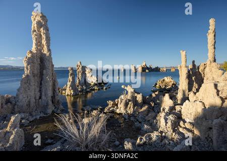 Tufa Towers sur Mono Lake, Californie, États-Unis. Été (août) 2025. Banque D'Images