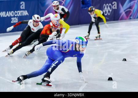 Milan, Italie. 10 février 2026. Thomas Nadalini, Italien, participe à la finale de patinage de vitesse sur courte piste, Un Royaume d'équipes mixtes des Jeux Olympiques d'hiver de Milano Cortina 2026 au Milano Ice Skating Arena de Milan. (Photo de Fabrizio Carabelli/SOPA images/Sipa USA) crédit : Sipa USA/Alamy Live News Banque D'Images