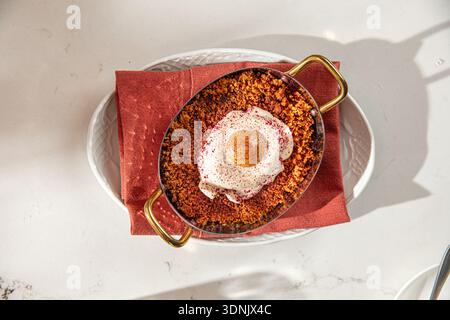 Tatin de tarte aux pommes avec œufs à la crème glacée Banque D'Images