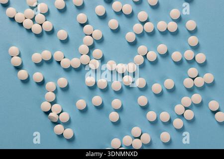 Fond de pilules blanches, palette d'ivoire blanc céruléen, santé de médecine de pharmacie, maquette de suppléments, toile de fond médicale de soins de santé Banque D'Images