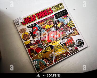 Lviv, Ukraine - 07 février 2026 : collage de pochette d'album vinyle Psychedelic 1968 pour Big Brother et The Holding Company, Cheap Thrills. Banque D'Images