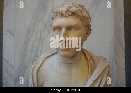 Gros plan portrait d'un buste en marbre grec ancien représentant Ptolémée XII Auletes, ou Ptolémaios Neos Dionysos, le roi de l'Égypte ptolémaïque Banque D'Images