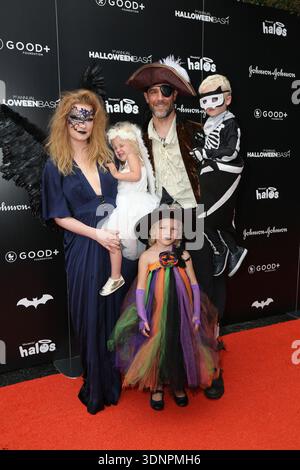 30 octobre 2016 - Hollywood, Californie - Annabel Van Der Beek, James Van Der Beek, Joshua Van Der Beek, Kimberly Brook, Olivia Van Der Beek. GOOD+ Foundation 1er Bash annuel d'Halloween aux Sunset Gower Studios. Crédit photo : PMA/AdMedia/MediaPunch Banque D'Images