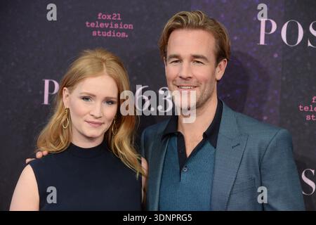 Kimberly Brook et James Van Der Beek assistent à la première de 'pose' New York au Hammerstein Ballroom le 17 mai 2018 à New York. Banque D'Images