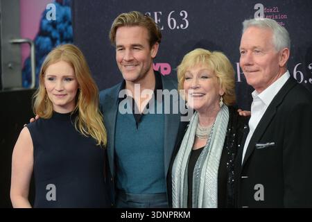 Kimberly Brook, James Van Der Beek, Melinda Weber, James William Van Der Beek assistent à la première de 'pose' New York à Hammerstein Ballroom le 17 mai 2 Banque D'Images