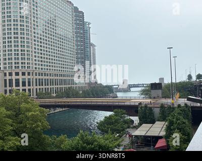 Pont sur la rivière Banque D'Images