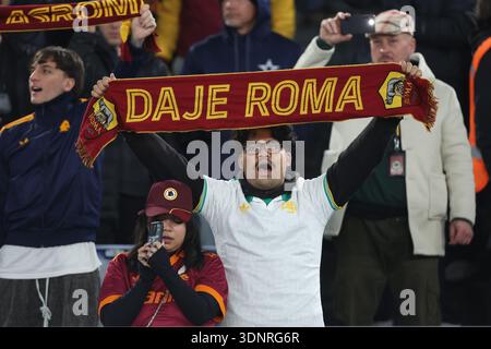 Rome, Italie - 9 février 2026 : les fans roms montrent une écharpe lors du match de football Serie A Enilive 2025-2026 entre AS Roma vs Cagliari Calcio à Olympic Banque D'Images