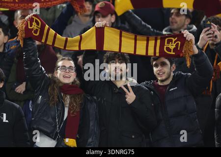 Rome, Italie - 9 février 2026 : les fans roms montrent une écharpe lors du match de football Serie A Enilive 2025-2026 entre AS Roma vs Cagliari Calcio à Olympic Banque D'Images