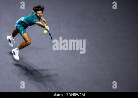ROTTERDAM, PAYS-BAS - 11 FÉVRIER : Alexei Popyrin d'Australie joue un revers dans son match de premier tour en simple masculin contre Felix Auger-Aliassime du Canada lors de la troisième journée de l'ABN AMRO Open au Rotterdam Ahoy le 11 février 2026 à Rotterdam, pays-Bas. (Photo de René Nijhuis) Banque D'Images