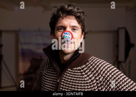 Greg James s'exprimant à Londres en prévision de son défi Red Nose Day Greg James, présentateur de Radio 1, participe à la plus longue course de Radio 1 pour Red Nose Day, un défi cycliste de huit jours de Weymouth à Édimbourg qui débute le vendredi 13 février et se termine le Red Nose Day. Date de la photo : lundi 26 janvier 2026. Banque D'Images