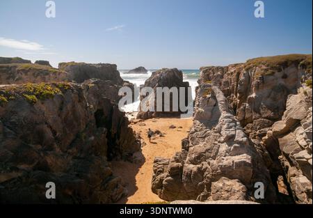 Formation rocheuse par la plage de Port Bara, côte sauvage, presqu'île de Quiberon, Saint-Pierre-Quiberon, Morbihan (56), Bretagne, France Banque D'Images