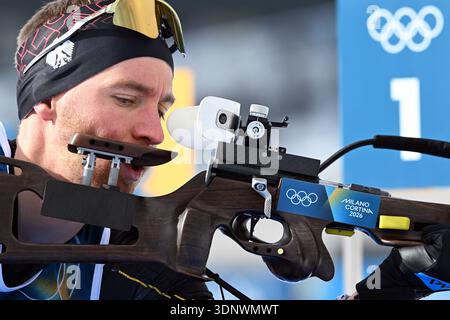 Antholz, Italie. 12 février 2026. Olympia, Jeux Olympiques d'hiver Milan Cortina 2026, Biathlon, entraînement, David Zobel (Allemagne) pendant l'entraînement au tir au champ de tir. Crédit : Hendrik Schmidt/dpa/Alamy Live News Banque D'Images