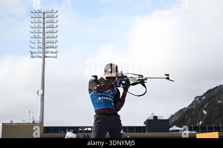 Antholz, Italie. 12 février 2026. Olympia, Jeux Olympiques d'hiver Milan Cortina 2026, Biathlon, entraînement, Justus Strelow (Allemagne) pendant l'entraînement au tir au champ de tir. Crédit : Hendrik Schmidt/dpa/Alamy Live News Banque D'Images