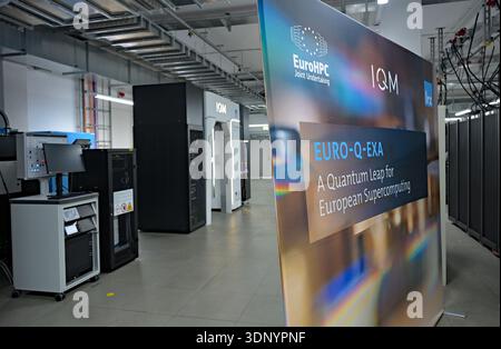 Garching, Allemagne. 12 février 2026. L’ordinateur quantique Euro-Q-Exa sera officiellement mis en service jeudi au Leibniz Supercomputing Center (LRZ) de l’Académie bavaroise des sciences et des sciences humaines. Crédit : Malin Wunderlich/dpa/Alamy Live News Banque D'Images