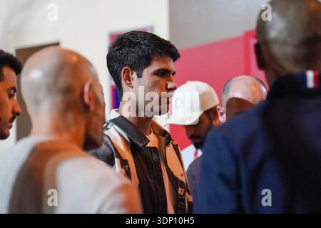 Sakhir, Bahreïn. 12 février 2026. Le joueur de tennis Carlos Alcaraz (Espagne) dans le paddock lors des essais de pré-saison de formule 1 Aramco One 2026 sur le circuit international de Bahreïn, Sakhir, Bahreïn du 11 au 13 février 2026. Crédit : Robbie Hoad/Every second Media crédit : Every second Media/Alamy Live News Banque D'Images