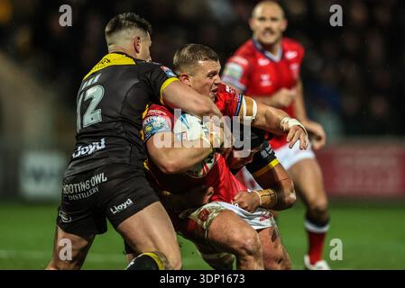 Jack Brown de Hull KR est affronté par Paul McShane de York Knights et Paul Vaughan de York Knights lors du match de la Betfred Super League Round 1 York Knights vs Hull KR au LNER Community Stadium, Lincoln, Royaume-Uni le 12 février 2026 (photo par Alfie Cosgrove/News images) Banque D'Images