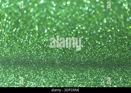 Emerald Green glitter texture flou artistique en arrière-plan des vacances. Macro shot Banque D'Images