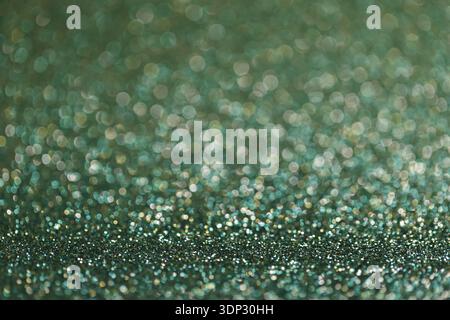Emerald Green glitter texture flou artistique en arrière-plan des vacances. Macro shot Banque D'Images