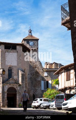 Village médiéval de Penne perché sur un rocher Banque D'Images