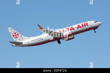 Un Boeing 737 MAX (8200) de Malta Air, filiale de Ryanair Banque D'Images
