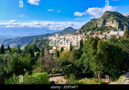 Vue de Taormina, Mesina, Sicile, Italie Banque D'Images