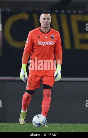 Lukasz Skorupski de Bologna FC est en action lors des quarts de finale de la Coppa Italia Frecciarossa entre Bologna FC et S.S. Lazio au stade Renato Dall'Ara le 11 février 2026 à Bologne, Italie. Banque D'Images
