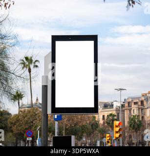 Panneau publicitaire vertical vierge offrant un espace de copie Banque D'Images