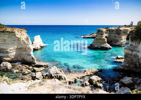 faraglioni di Sant' Andrea in Salento Italie Banque D'Images